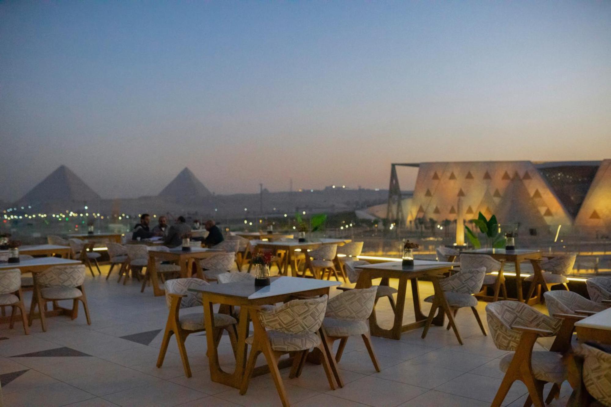 Royal Great Pyramid Inn Kafr Ghatati Bagian luar foto