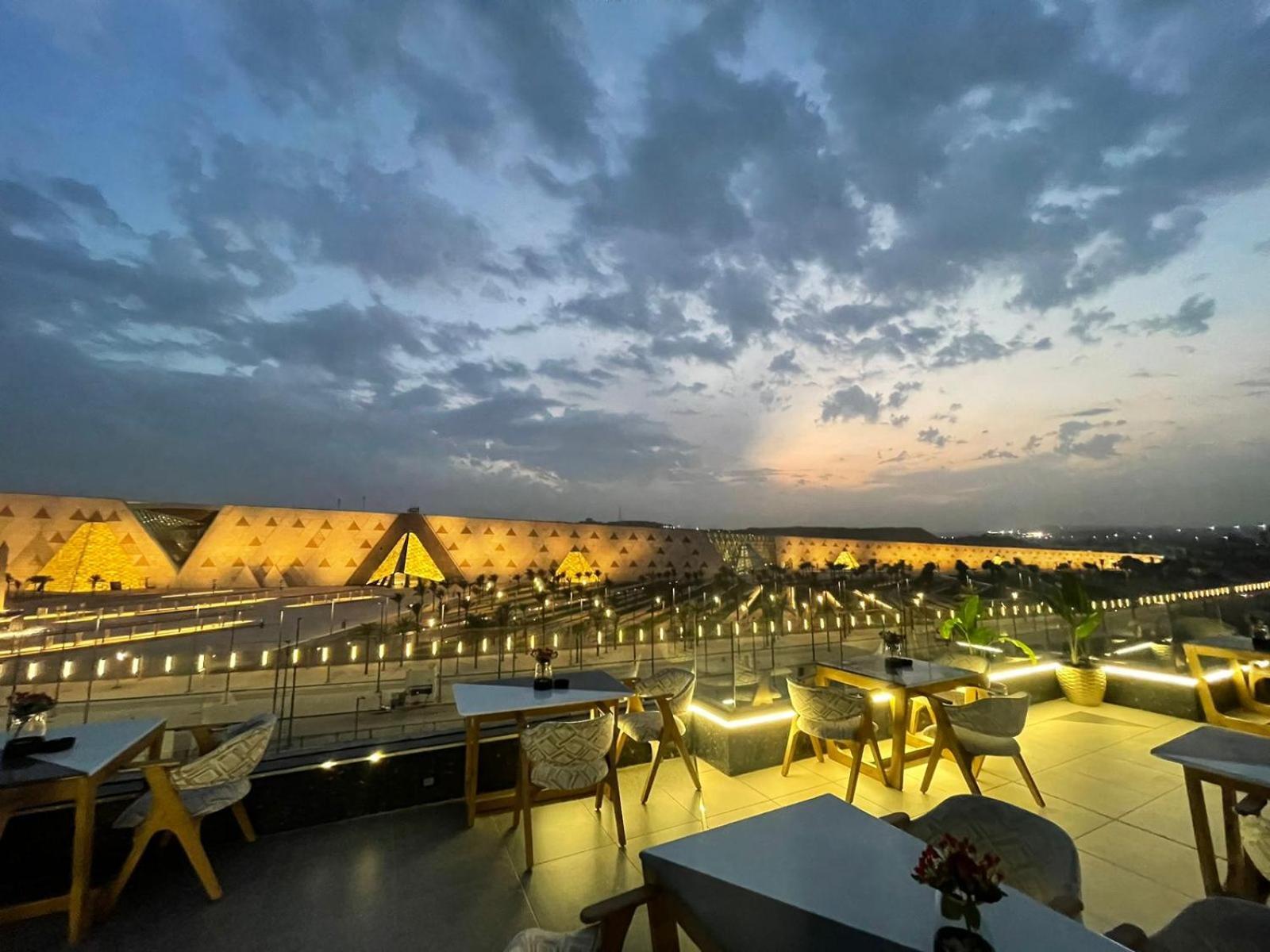 Royal Great Pyramid Inn Kafr Ghatati Bagian luar foto