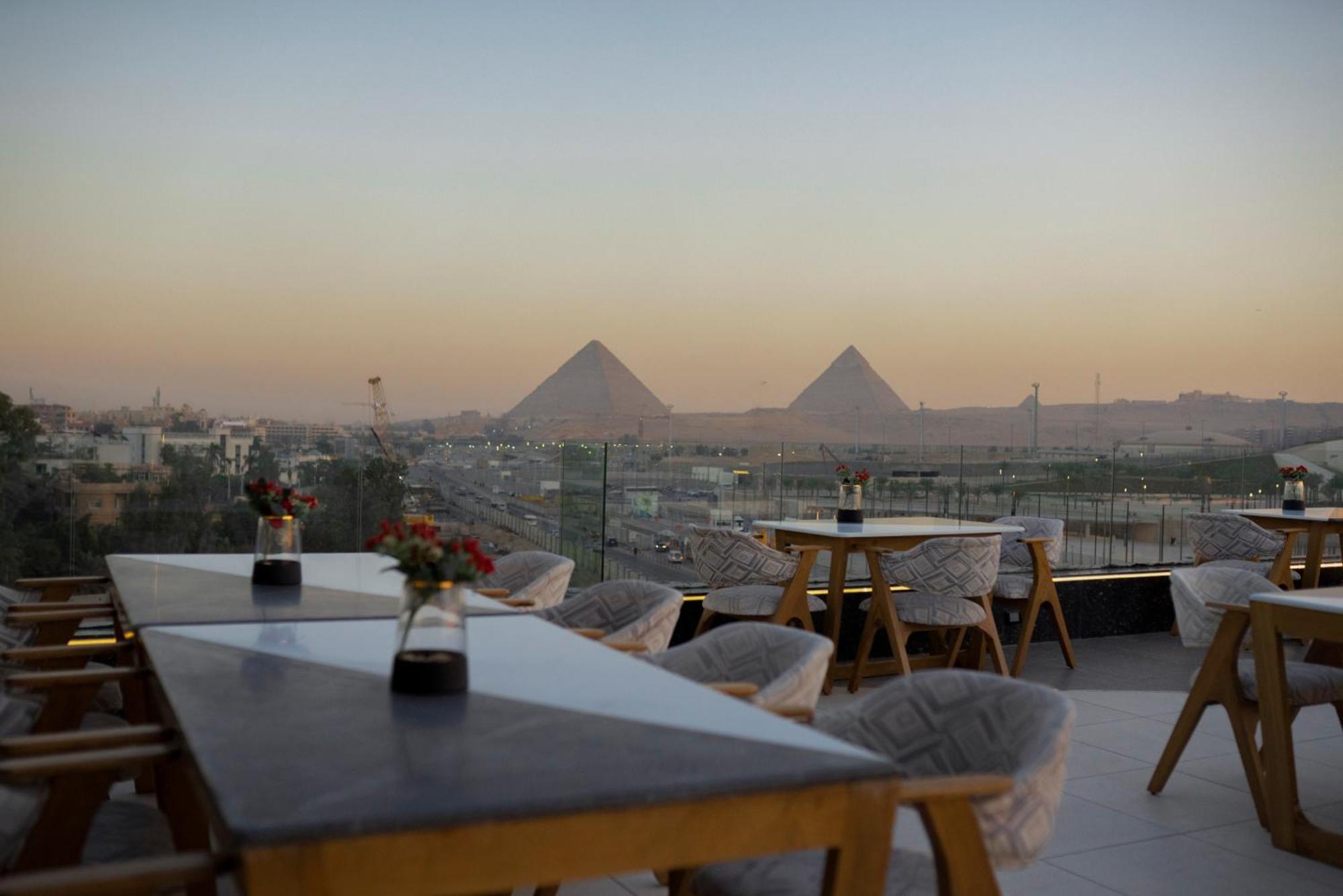 Royal Great Pyramid Inn Kafr Ghatati Bagian luar foto