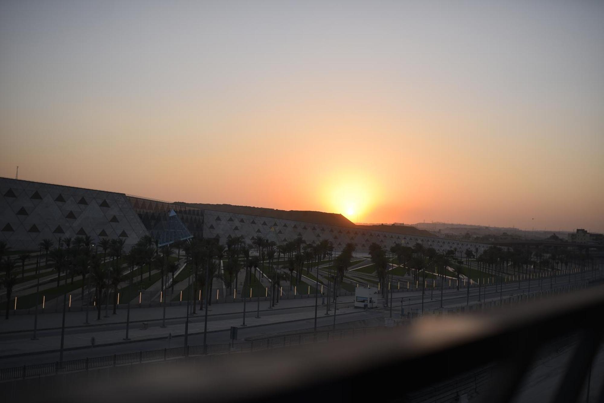 Royal Great Pyramid Inn Kafr Ghatati Bagian luar foto