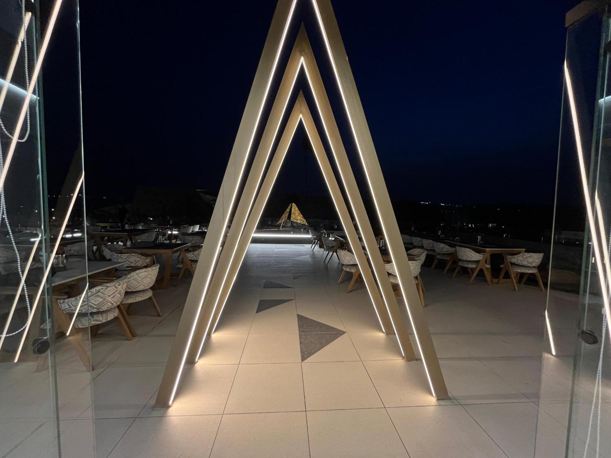 Royal Great Pyramid Inn Kafr Ghatati Bagian luar foto