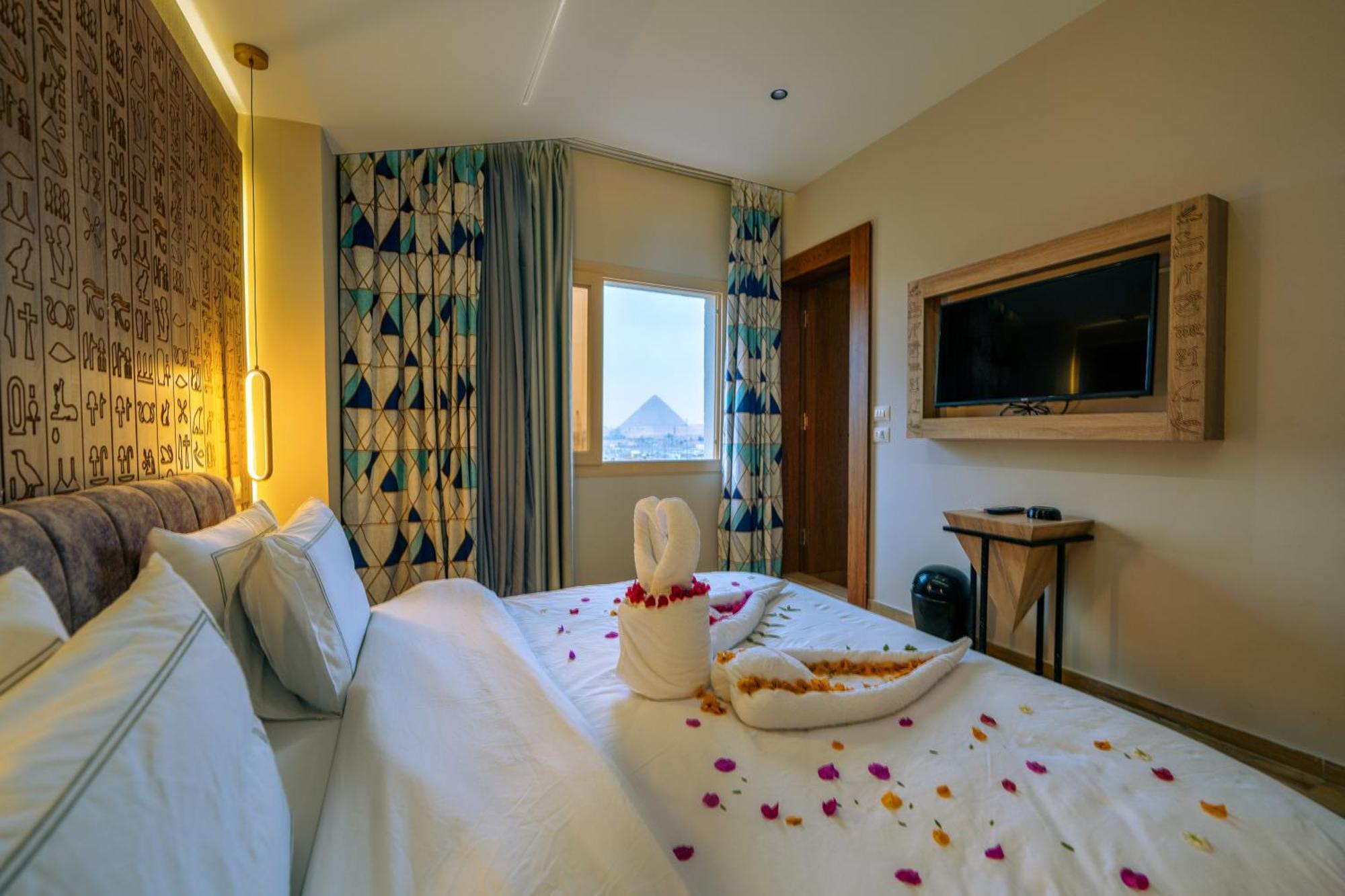Royal Great Pyramid Inn Kafr Ghatati Bagian luar foto