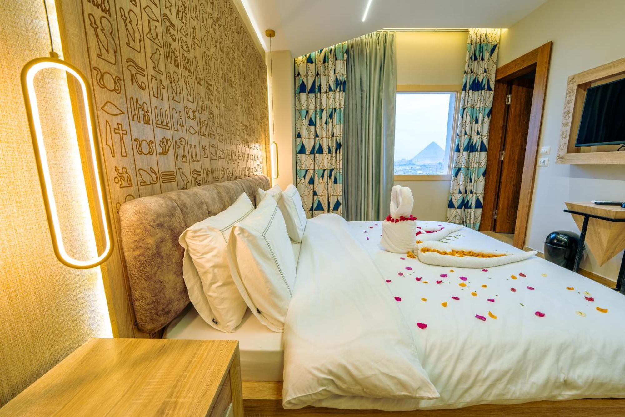 Royal Great Pyramid Inn Kafr Ghatati Bagian luar foto