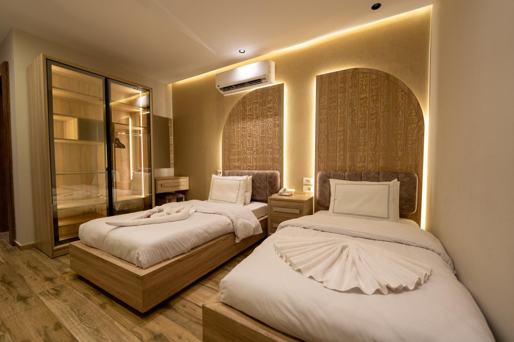 Royal Great Pyramid Inn Kafr Ghatati Bagian luar foto