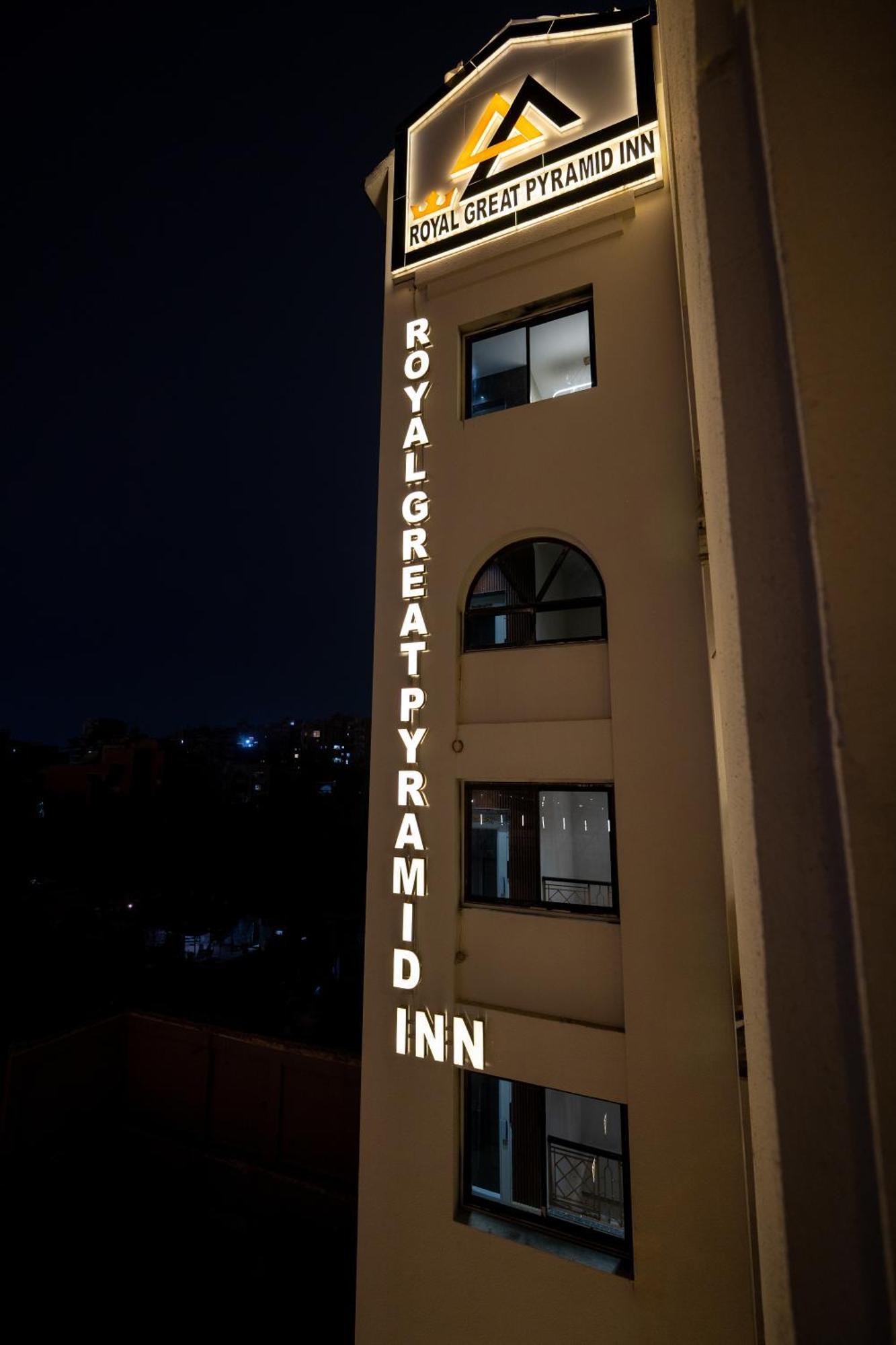 Royal Great Pyramid Inn Kafr Ghatati Bagian luar foto