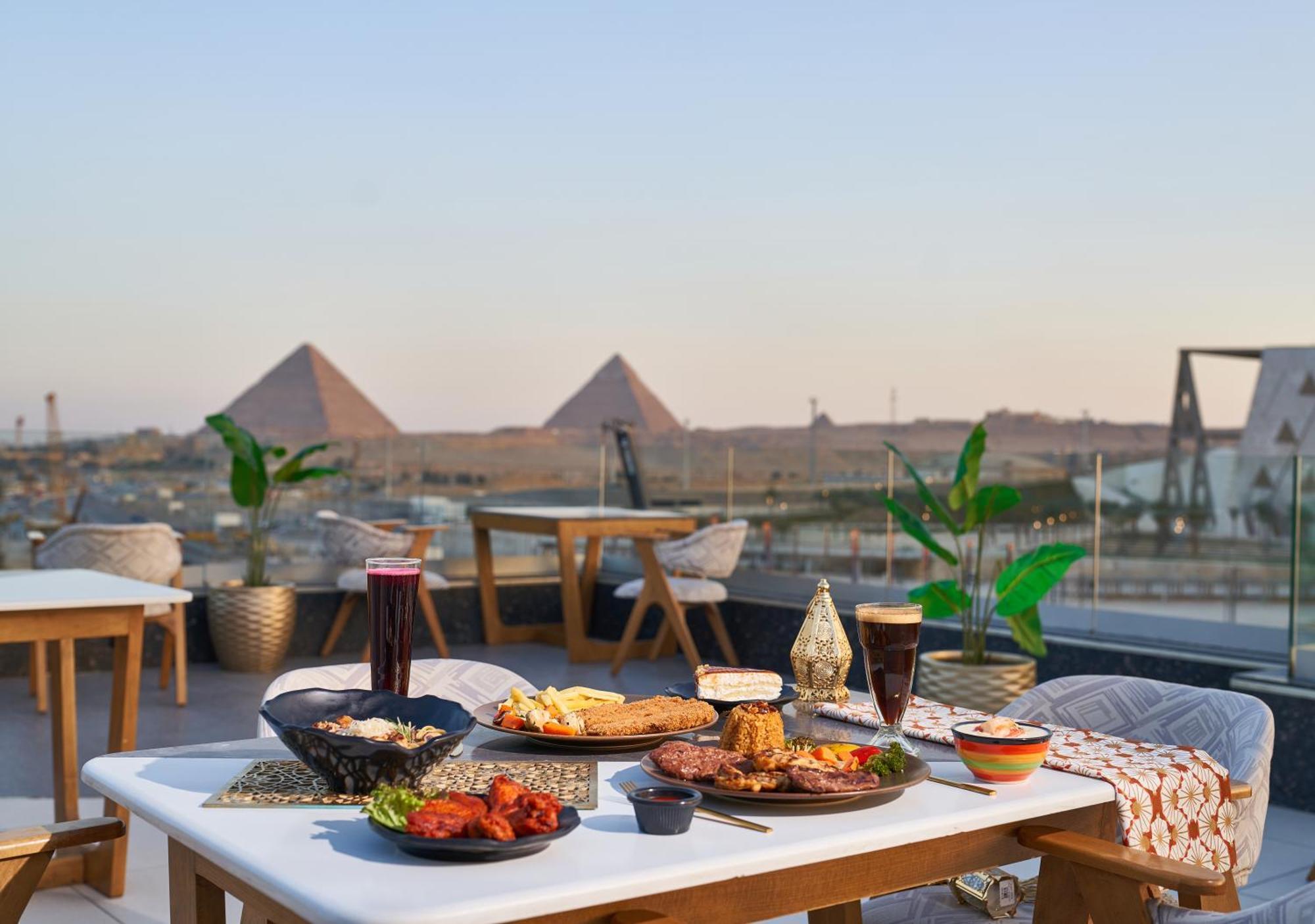 Royal Great Pyramid Inn Kafr Ghatati Bagian luar foto