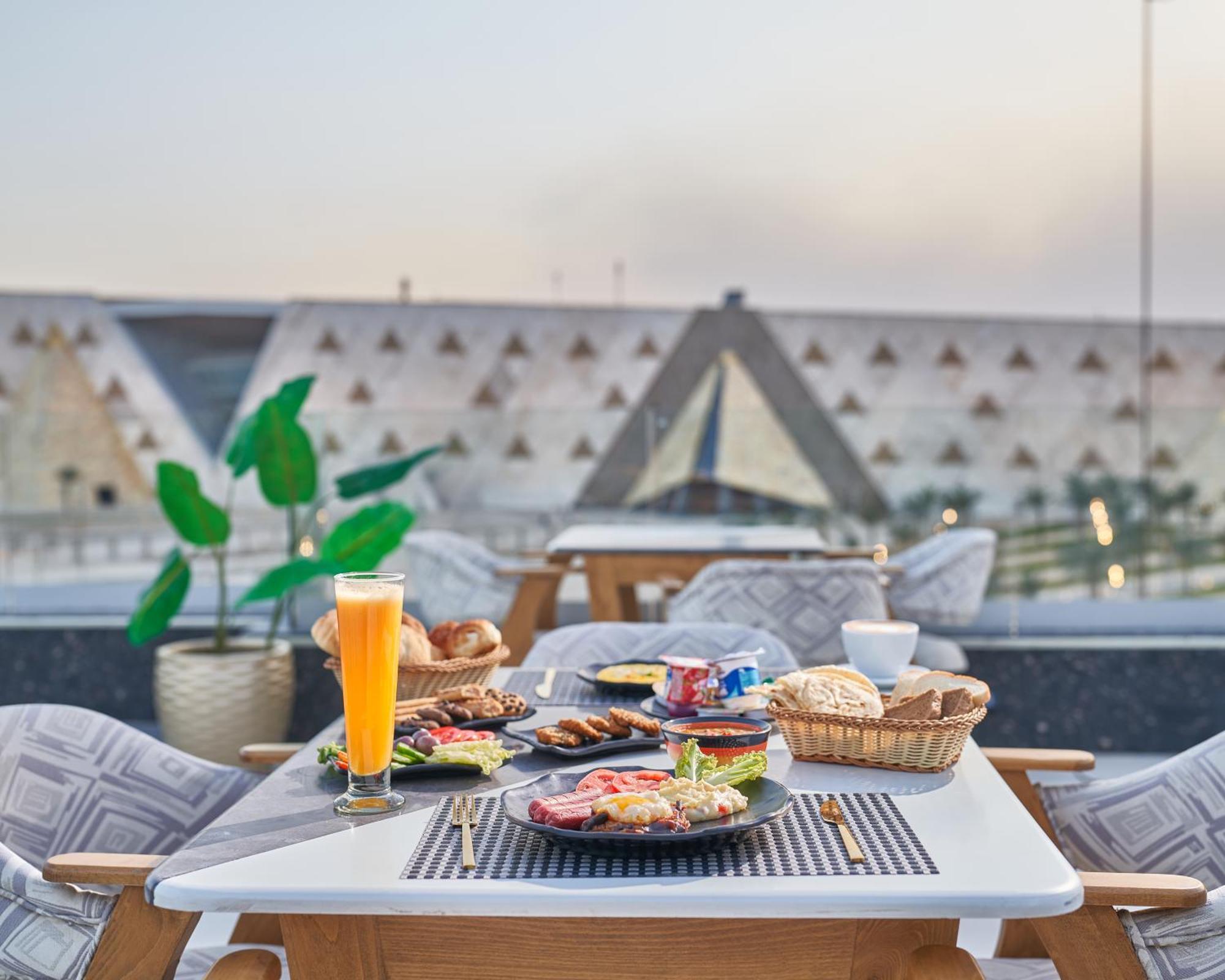 Royal Great Pyramid Inn Kafr Ghatati Bagian luar foto